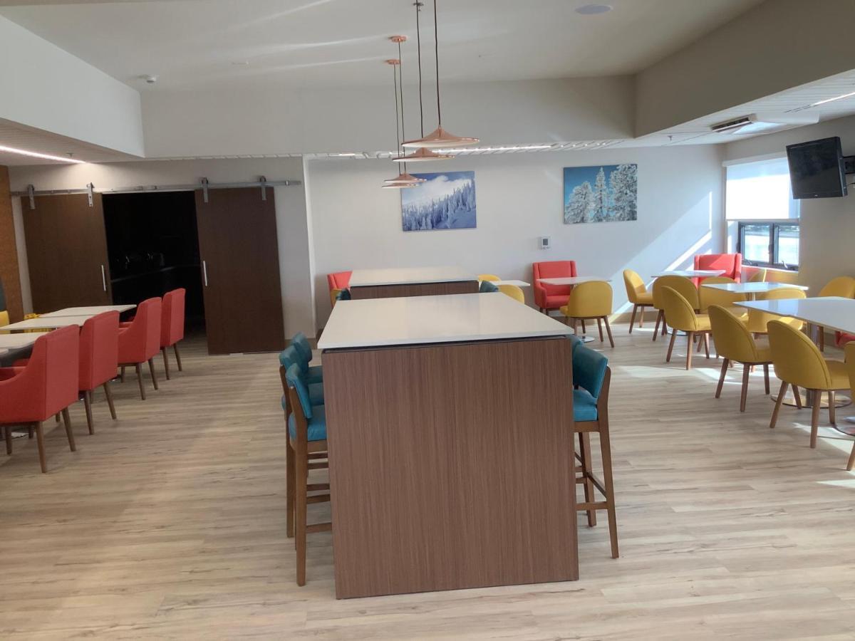 Comfort Suites Colorado Springs East - Medical Center Area Buitenkant foto