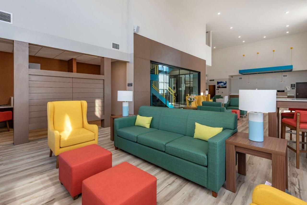 Comfort Suites Colorado Springs East - Medical Center Area Buitenkant foto